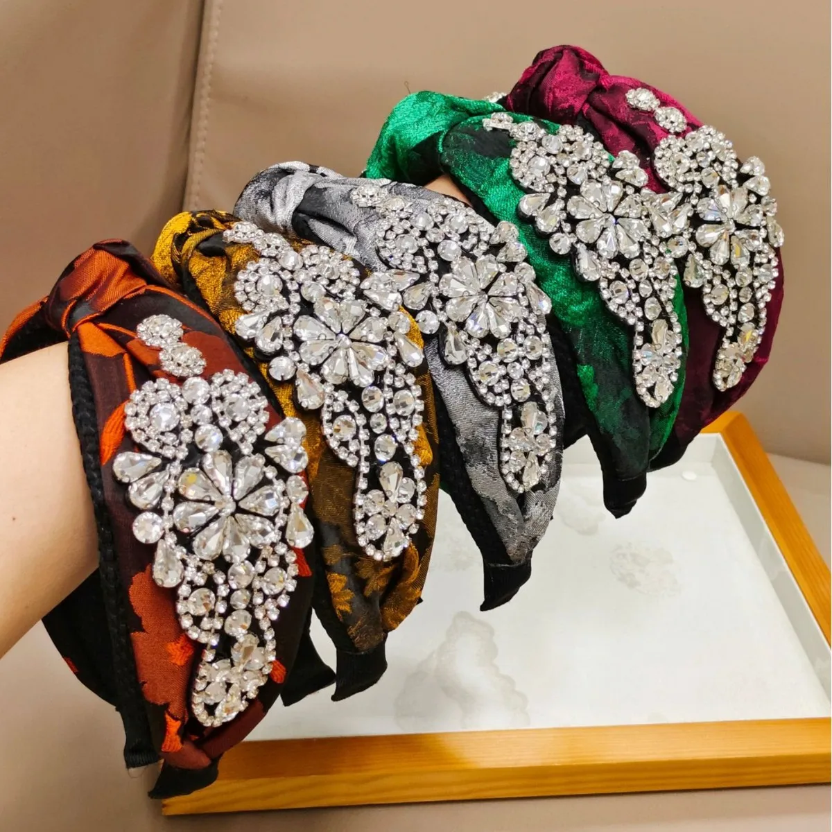 

Fashion Vintage Luxury Jacquard Embroidery Rhinestone Cross Knot Headband for Women