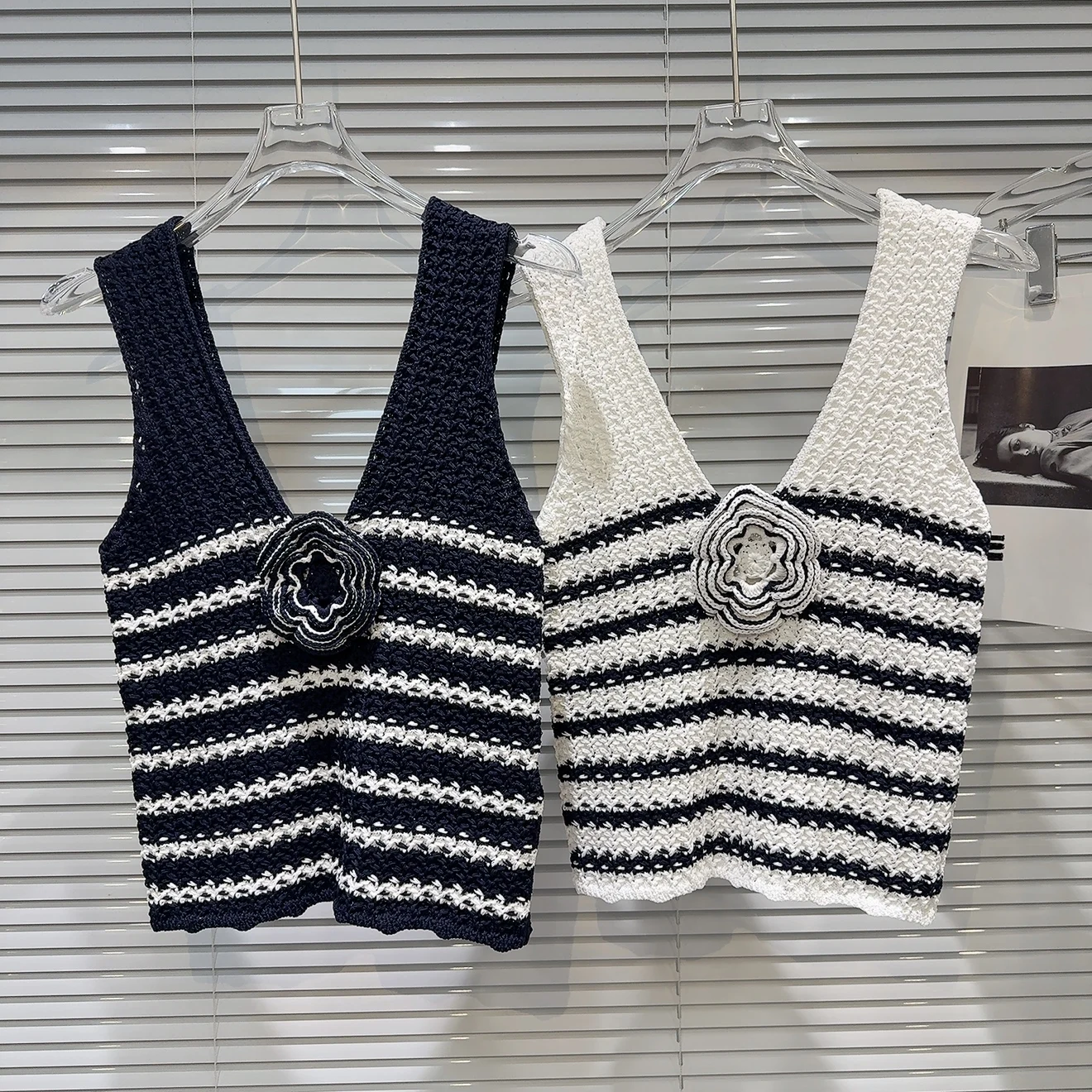 

2025 Summer V Neck Stripe Knit Camisole 3D Floral Contrast Color Sleeveless Vest