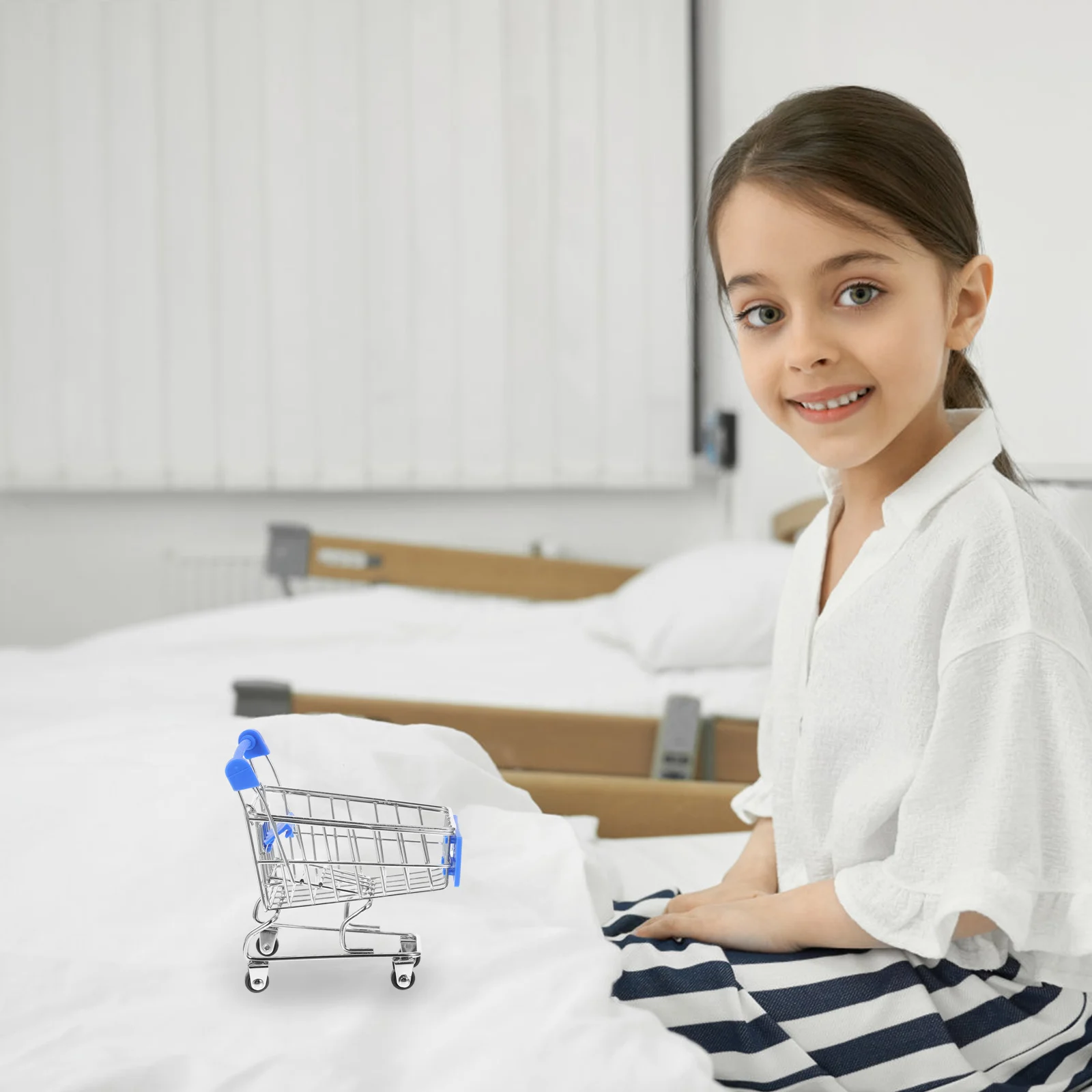 Mini carrito de compras para supermercado, juguete para niños, cestas de Metal de plástico en miniatura realistas compactas, carrito de comestibles, 2 uds.