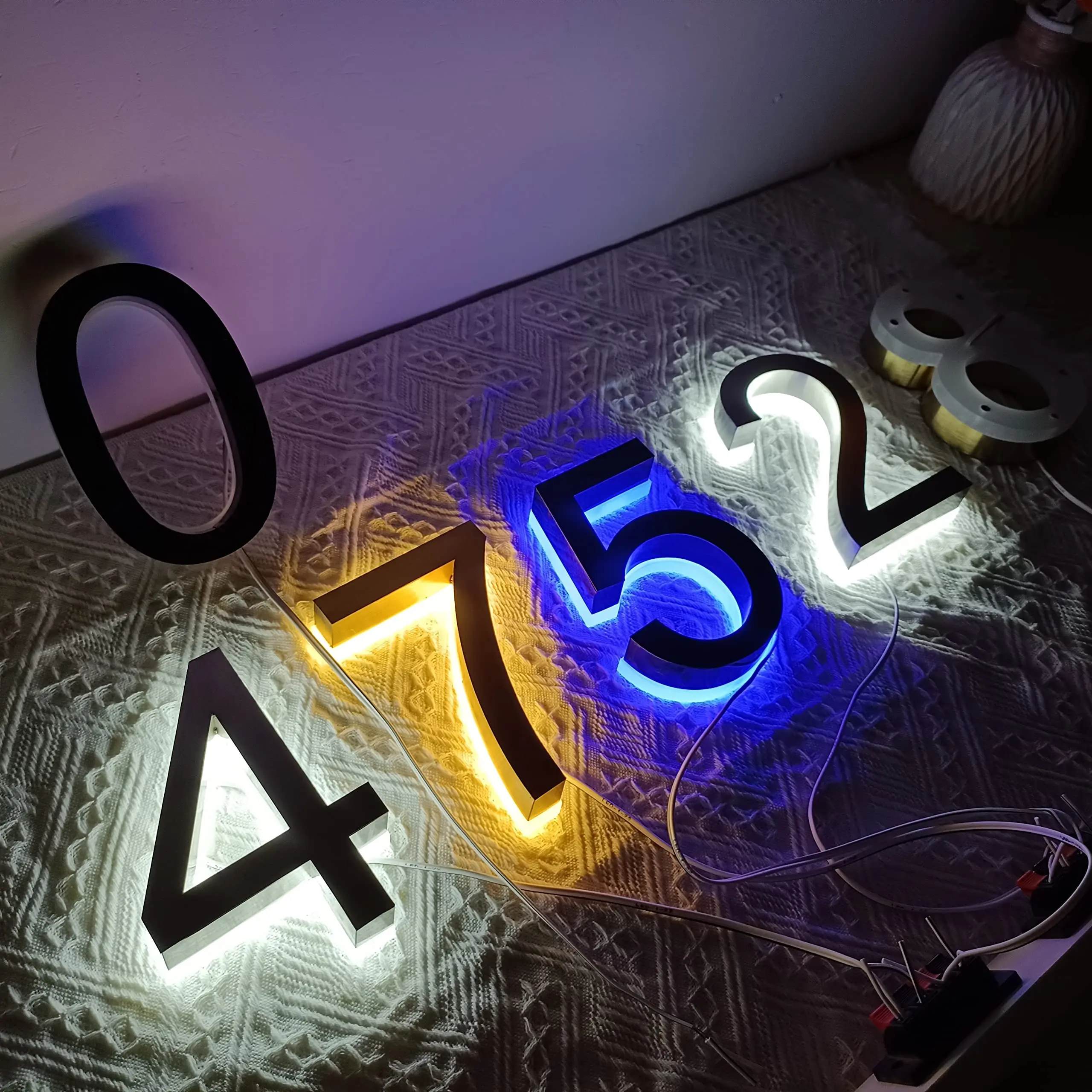 

Custom LED House Number Signs 3D Backlit Illuminated Letters House Number Light Modern Residential Door Plate Metal with Acrylic