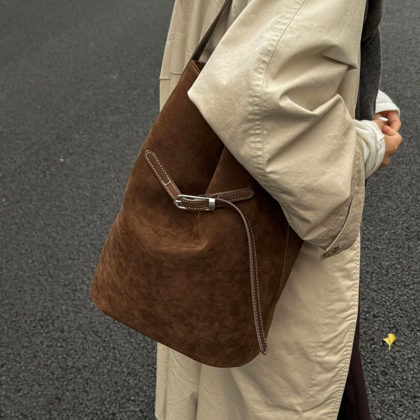 

2025 New Autumn/Winter Casual Crossbody Bag Women's Suede Leisure Shoulder Bag Commuter Tote Large Capacity Velvet Armpit Bags