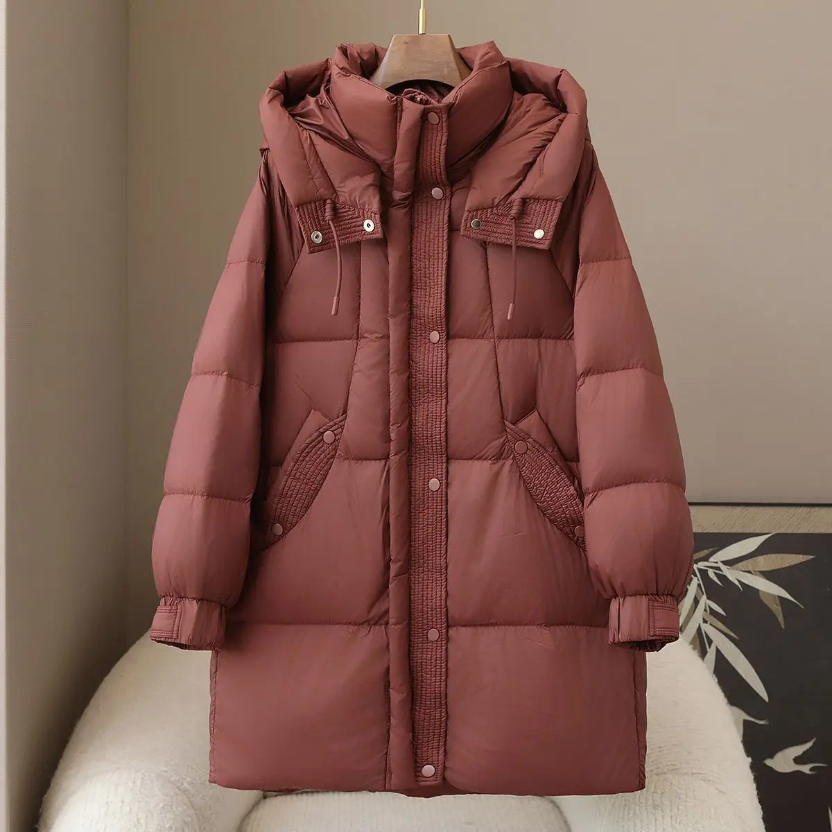 High Quality 90% White Duck Down Jacket 2025 Autumn New Style Women's Fashionable Hooded and Cold Resistant Jacket