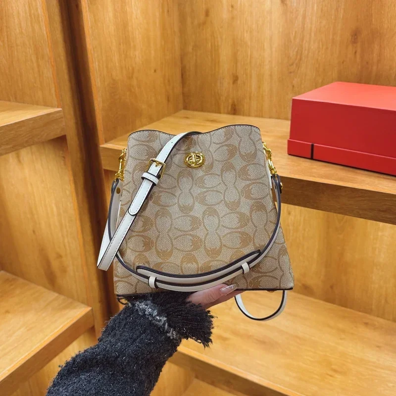 

Stylish Casual Simple Vintage Clutch Bag With Letter Logo And Minimalist Trendy Look For Leisure Activities