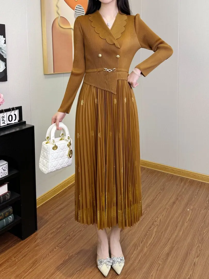 

Miyake Pleated New Pleated Dress Elegant Socialite Temperament Long Sleeved Waist Cinched Niche Design Commuting Banquet Skirt