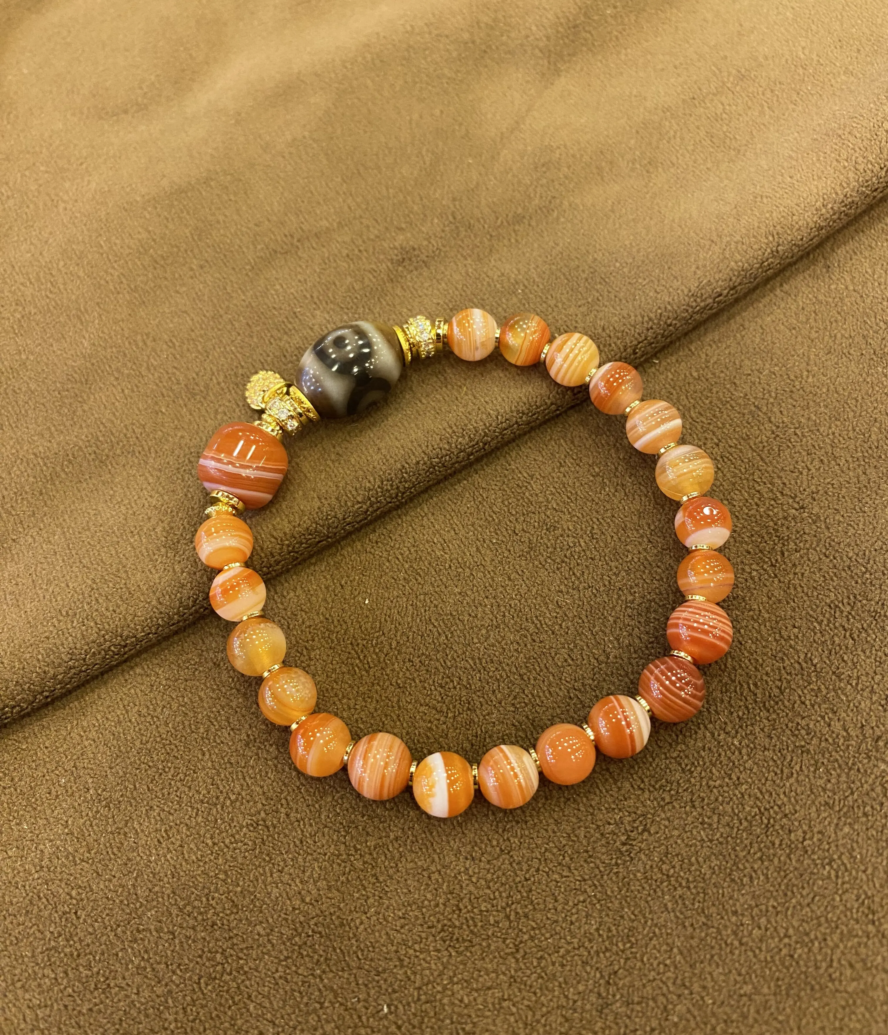 

Orange Agate with Dzi Bead Single-Layer Bracelet