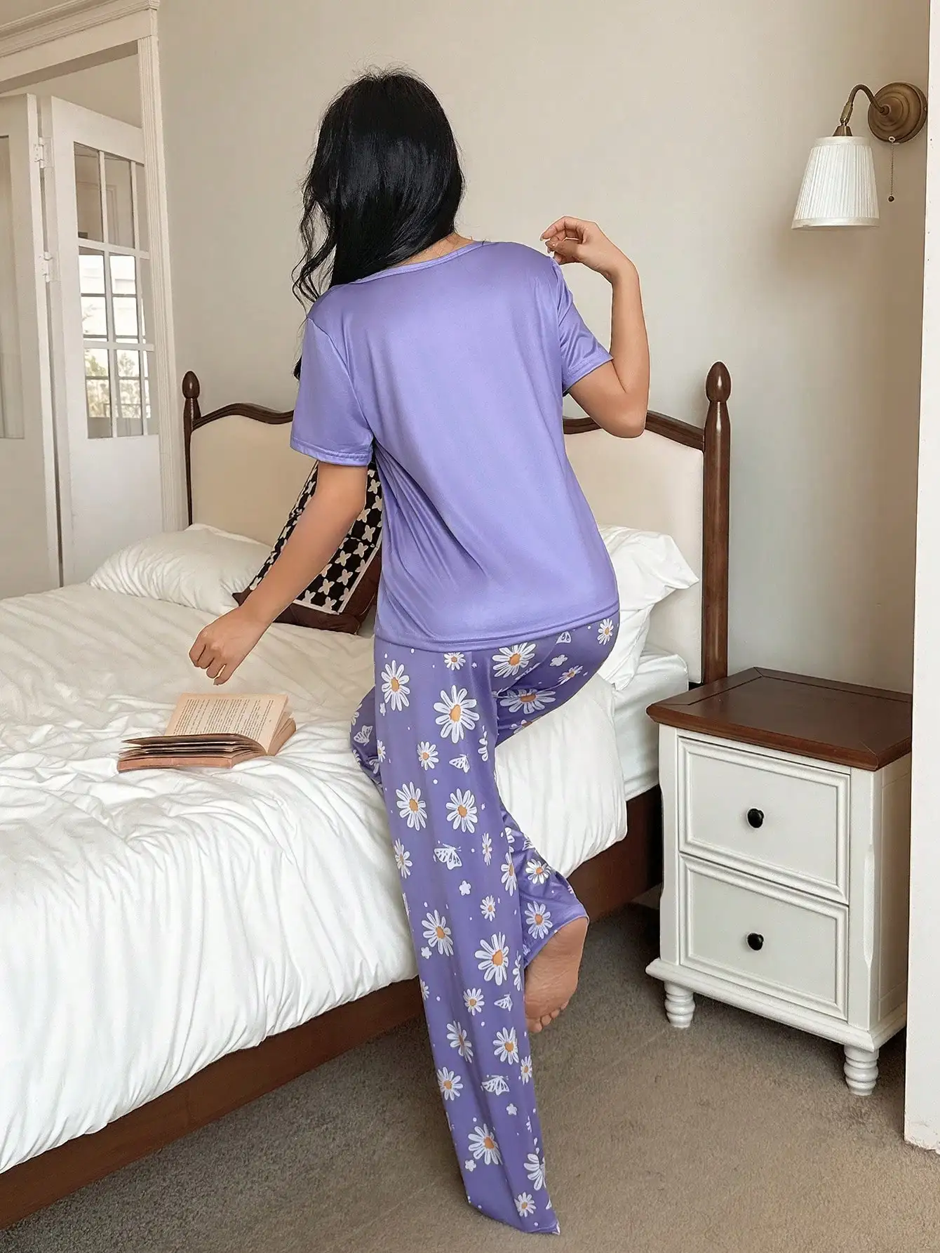 

Женский пижамный комплект с коротким рукавом и принтом фиолетовых ромашек, цветочная пижама