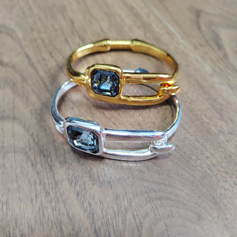 

Новый хит продаж 2026 года: нишевый дизайнерский браслет высокого качества, идеально подходящий для повседневного и стильного образа.