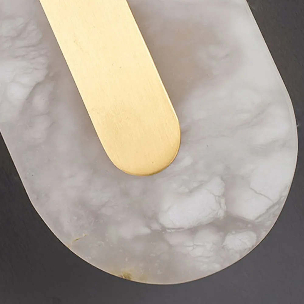 Lampada da parete moderna e semplice interamente in rame di lusso leggero, sfondo del soggiorno, lampada da corridoio per scale, marmo