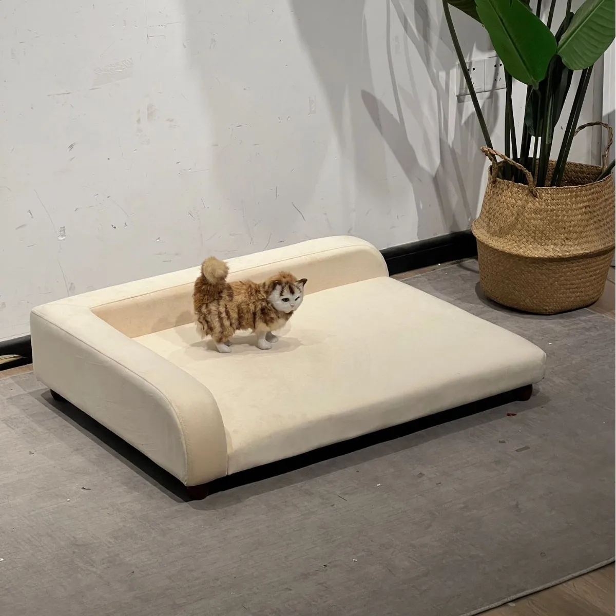 

Four Seasons Sofa Flannel Exchangeable Pet Sofa Pet Bed Solid Wood Legs Sturdy Cat and Dog Sofa