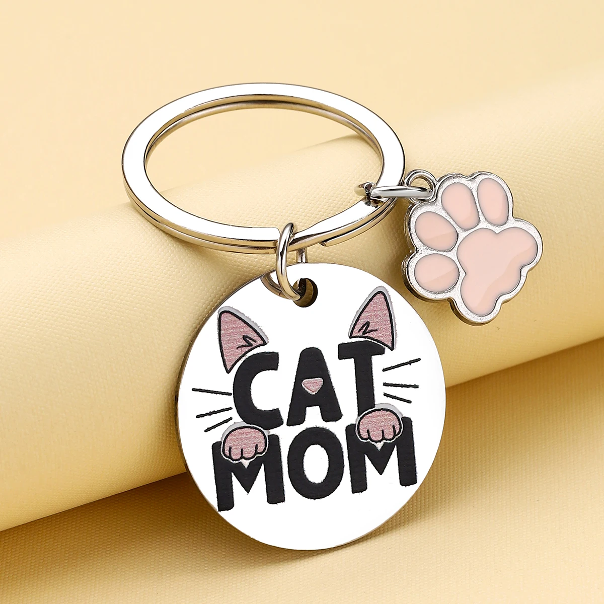 Cat Mom Keychain Gift - Ideal for Mother\'s Day, Christmas, Thanksgiving, and any holiday, perfect for giving to friends