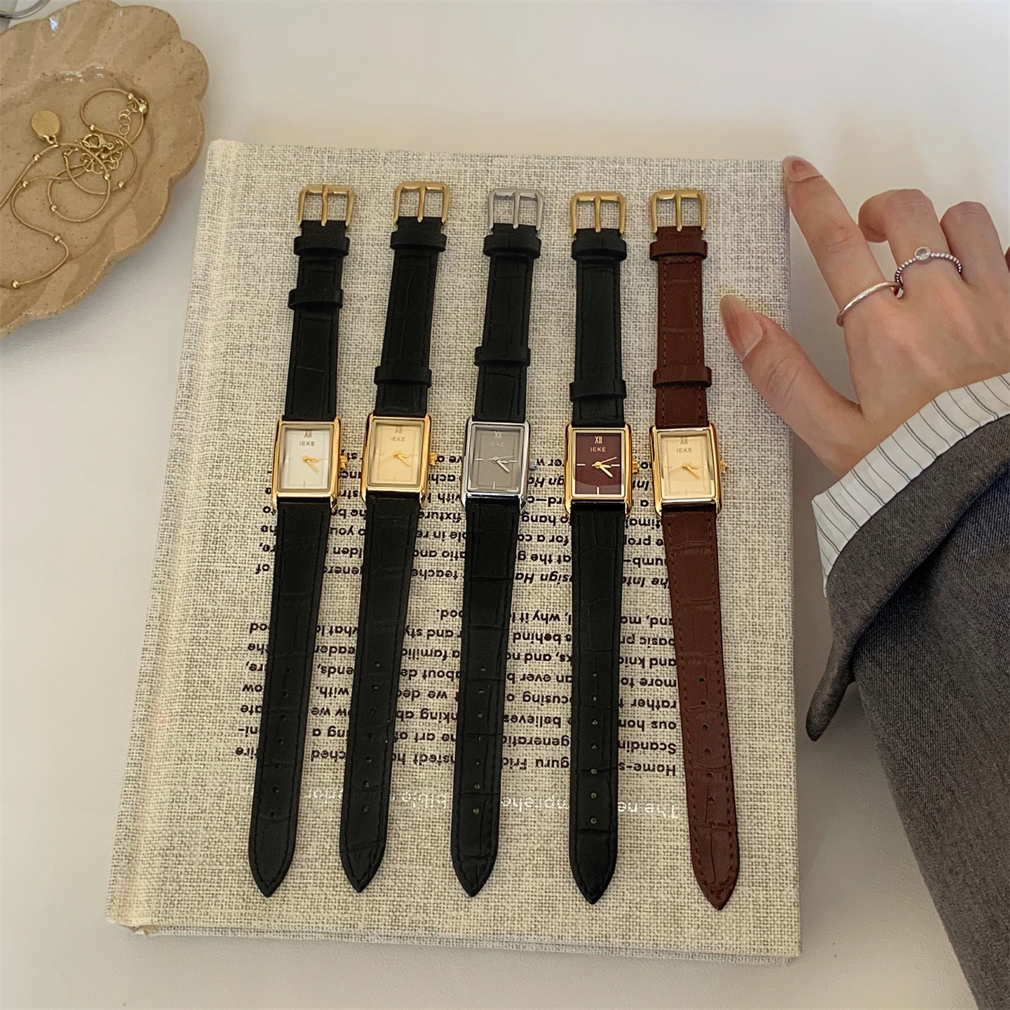 Niche high-end retro literary rectangular watch, female student small and versatile exquisite light luxury belt watch