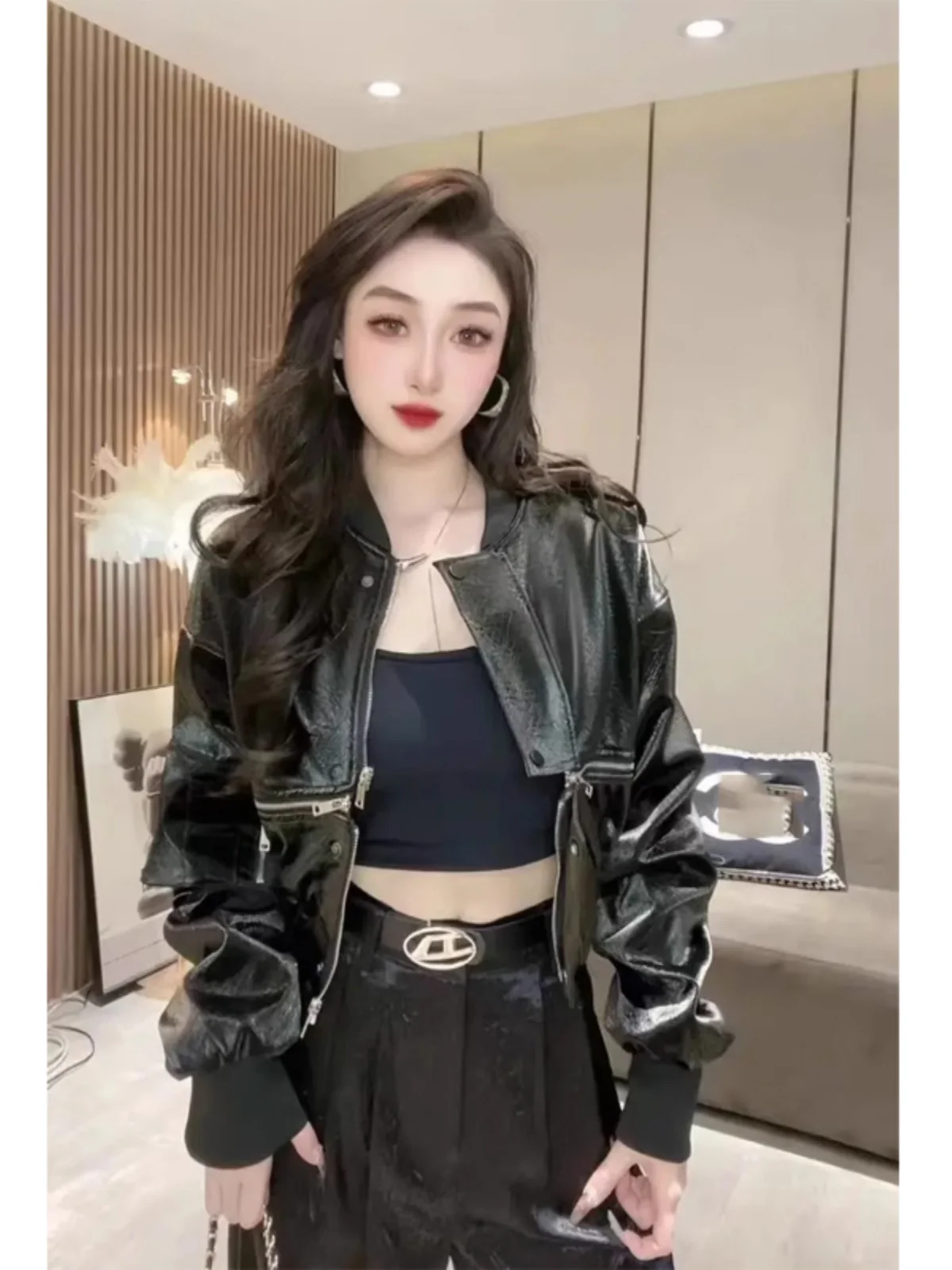 Giacca da Donna in Pelle Verniciata Rosso Vino Vintage con Cerniera Orizzontale, Nuova Collezione Primavera, Stile Baseball, Vestibilità Comoda per il Pendolarismo