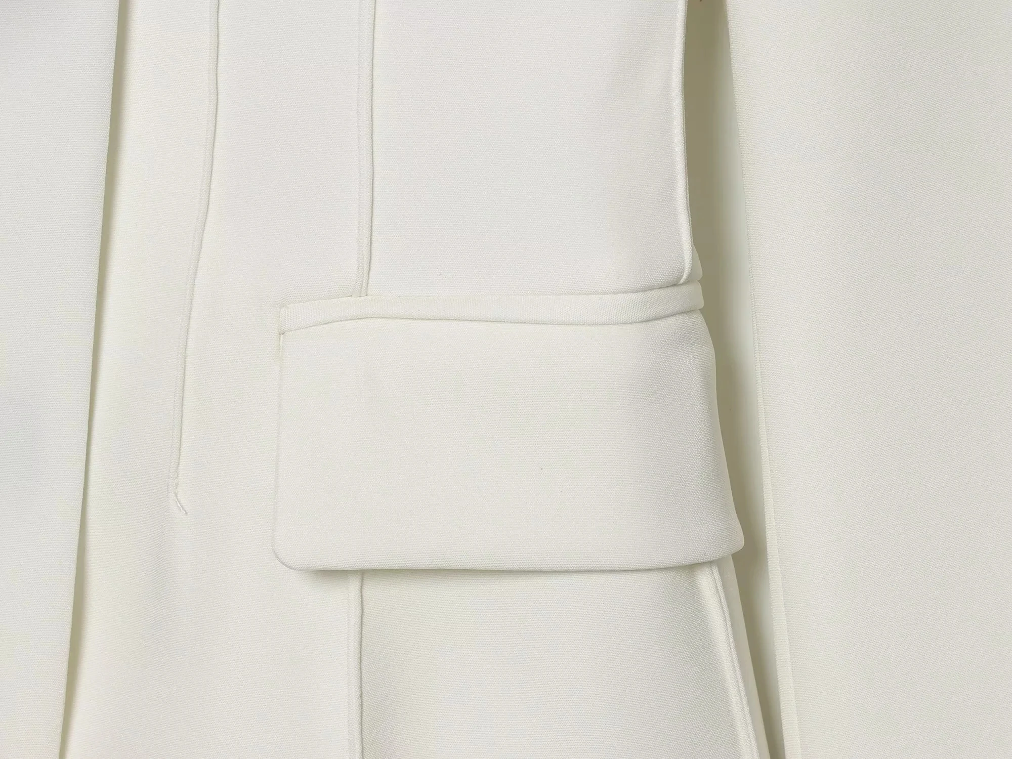 KONDALA Vintage Chic Büro-Damen-Blazer mit V-Ausschnitt, versteckter Knopfleiste und Taschen, schmal geschnitten, modischer Frühling/Sommer 2026 Freizeit-Blazer – Detail 16