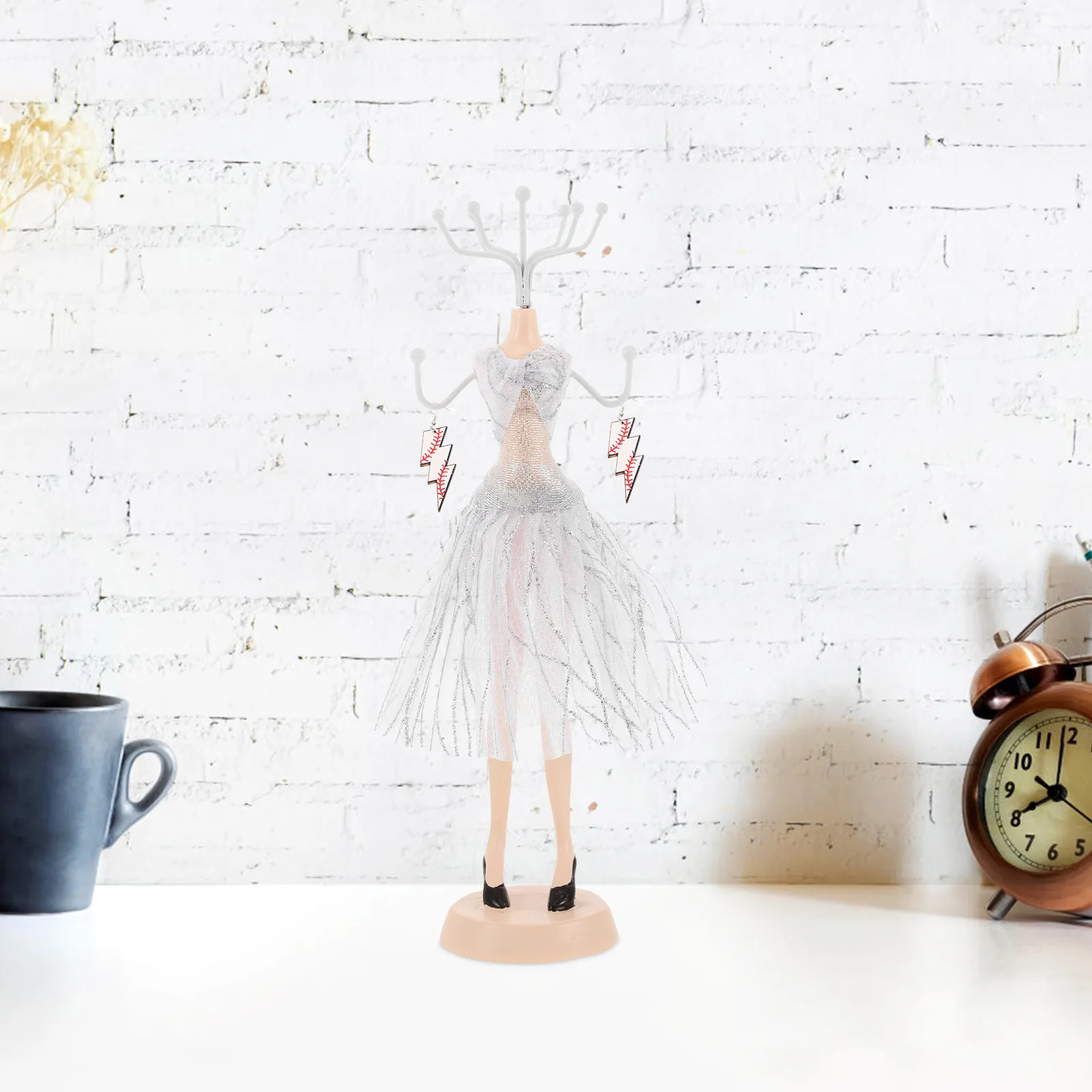 

Jewelry Display Stand Vintage Necklace Mannequin Elegant Necklace Holder Organizer Pendant Display Rack for Selling Jewelry