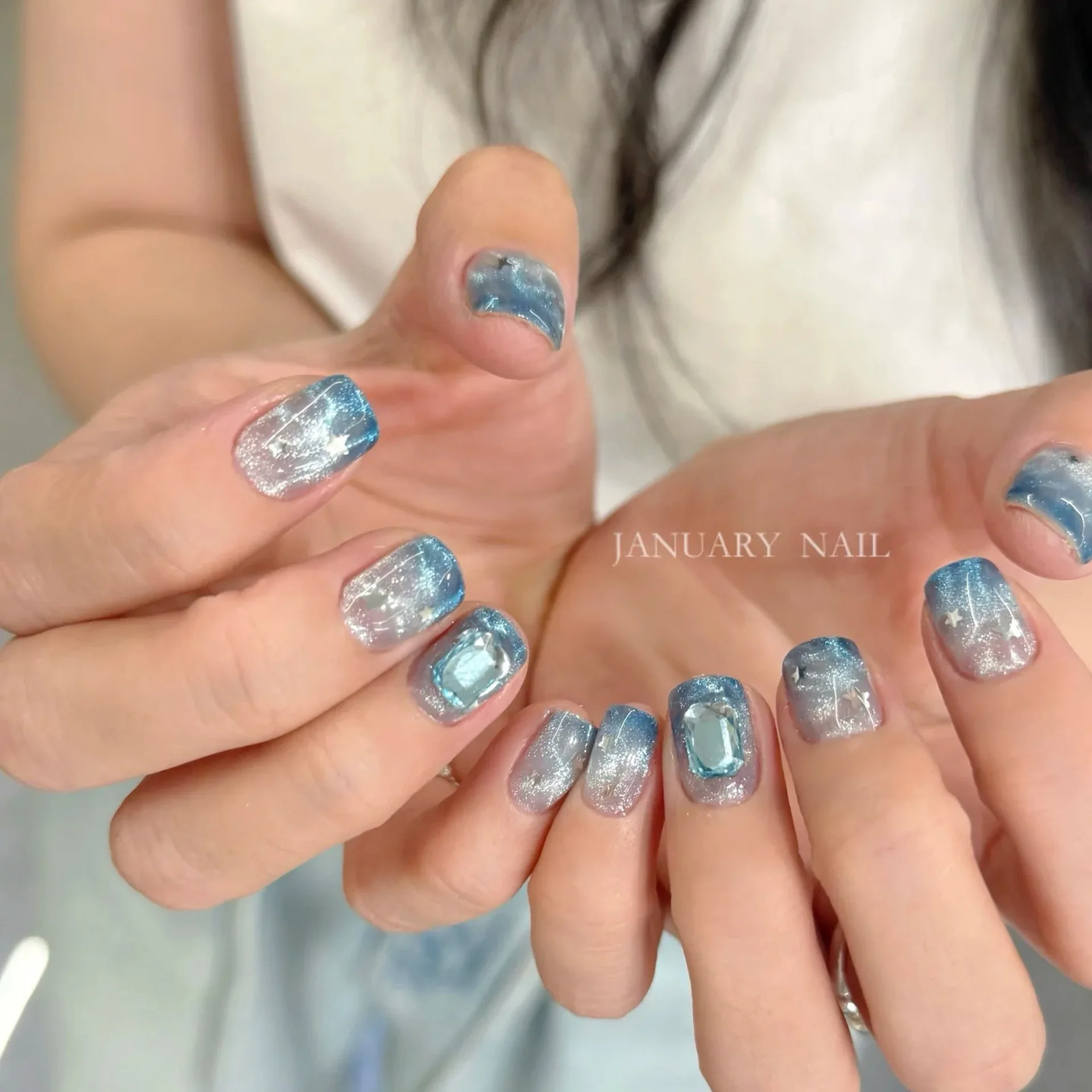 

10Pcs Handmade Short French Press On Nails Shiny Cat Eye Gradient Rhinestone Star Design Fake Nails Wearable Nails Art Tips Girl