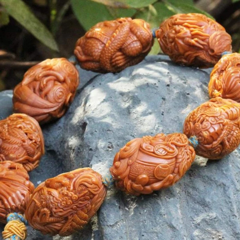 Hand-carved Merlin chicken blood core olive nuclear carving bracelet old oil core Wenwan handheld