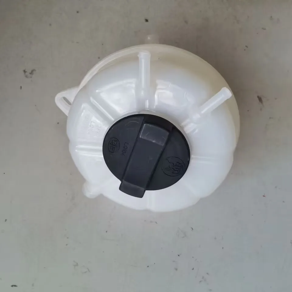 

Antifreeze Bottle Expansion Kettle for FAW BESTUNE T77 Auxiliary Kettle Original Quality