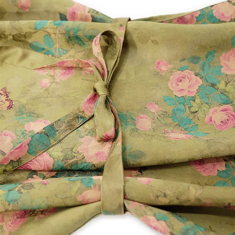 2025 Damenmode Herbst Neues Trägerkleid aus 100 % natürlicher Maulbeerseide, duftendes Wolkengarn, transparentes Gold, doppelseitiges Kleid mit V-Ausschnitt