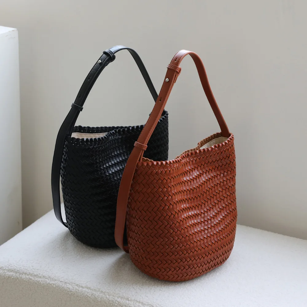 

Hand-woven PU women's bag casual bucket bag French retro commuter one-shoulder crossbody bag high quality women's bag