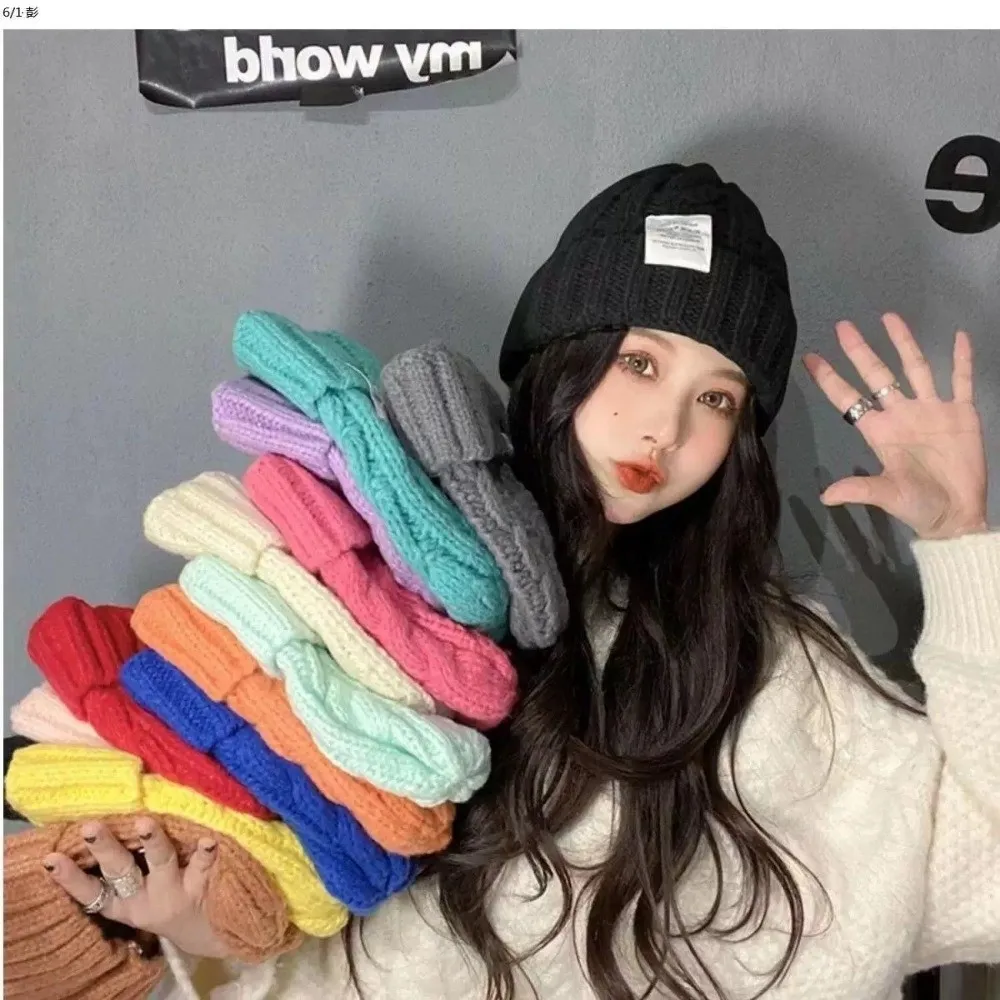 قبعة صوفية محبوكة مرنة كاجوال مقاومة للرياح سميكة لحماية الأذن قبعة دافئة بلون سادة قبعة شتوية منفوخة للمرأة #1