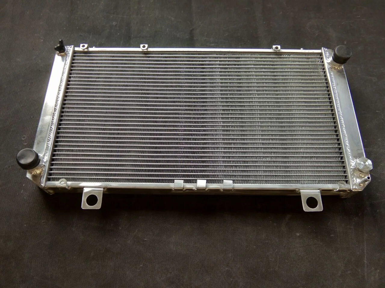 Aluminium Radiator for 1979-1993 SAAB 900 2.0 B202 Turbo M/T 1980 1981 1981 1983 1984 1985 1986 1987 1988 1989 1990 1991 1992