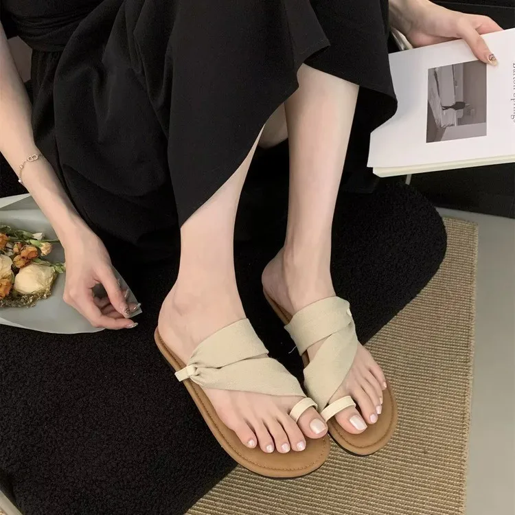 

Низкие тапочки, повседневная пляжная обувь, тапочки, женские резиновые шлепанцы, шлепанцы, роскошные сабо, 2021, гавайские туфли на плоской подошве с перекрестной завязкой