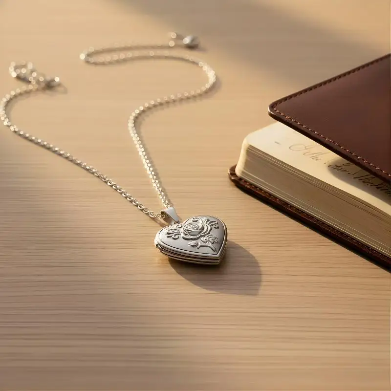Gothic Vintage Heart Necklace Women Carved Locket Hollow Out Photo Box Pendant for Fashion Accessory Gift Idea