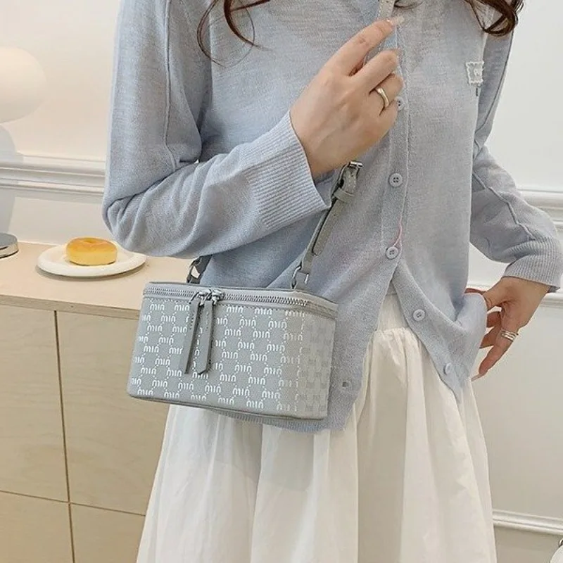 

Minimalist Unique Casual Simple Vintage Bag High-End Tote Crossbody Handbag Fashionable Luxury