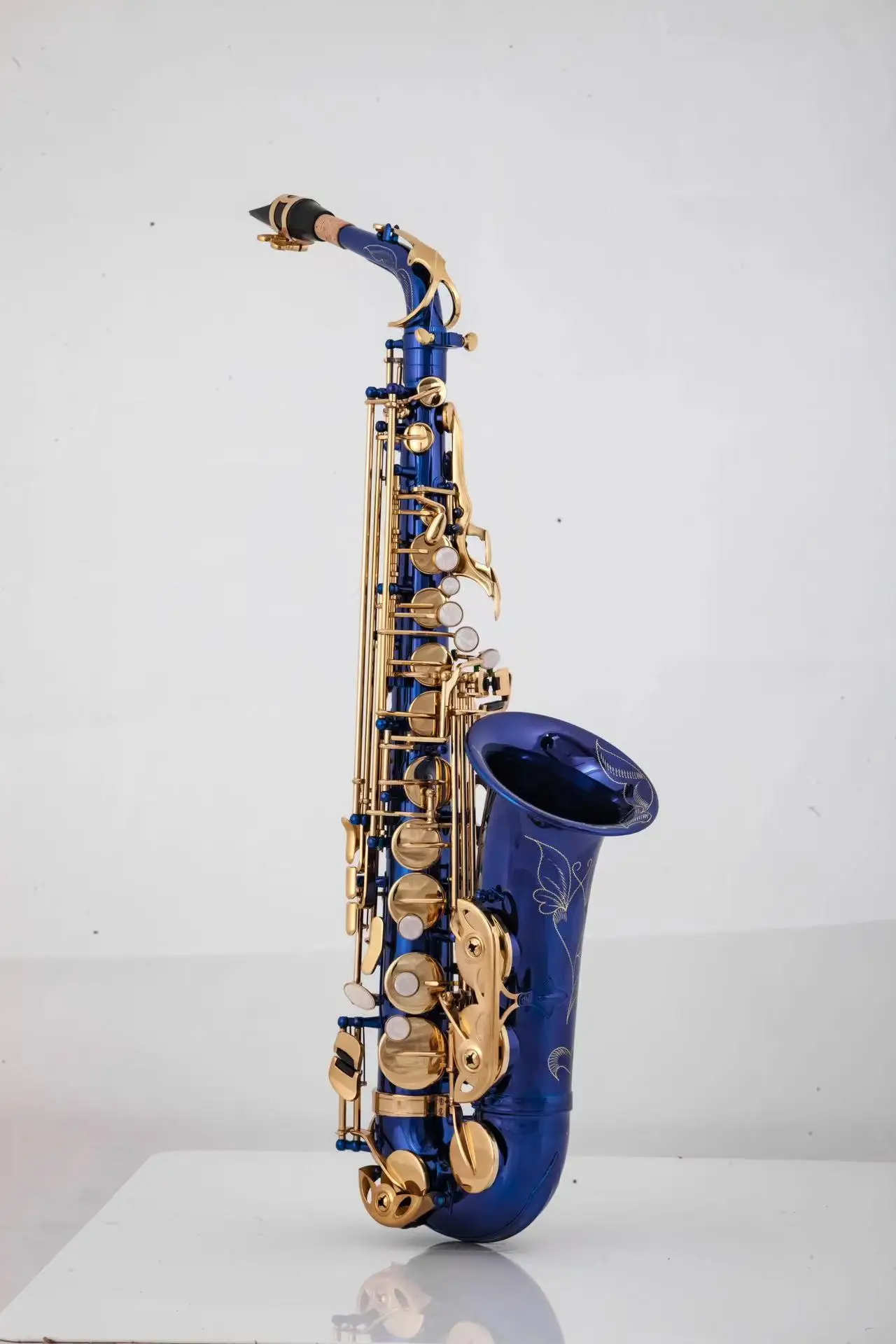 

Professional Performance of Alto Saxophone in Brass Flat B-key, Playing Saxophone Wind Instruments for Adult Beginners