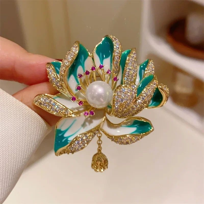 Chinoiserie Green Lotus Brooch Pin for Women Men Suit Big Blooming Flower Water Lily Lapel Pins Evening Wear Zircon Elegant Gift