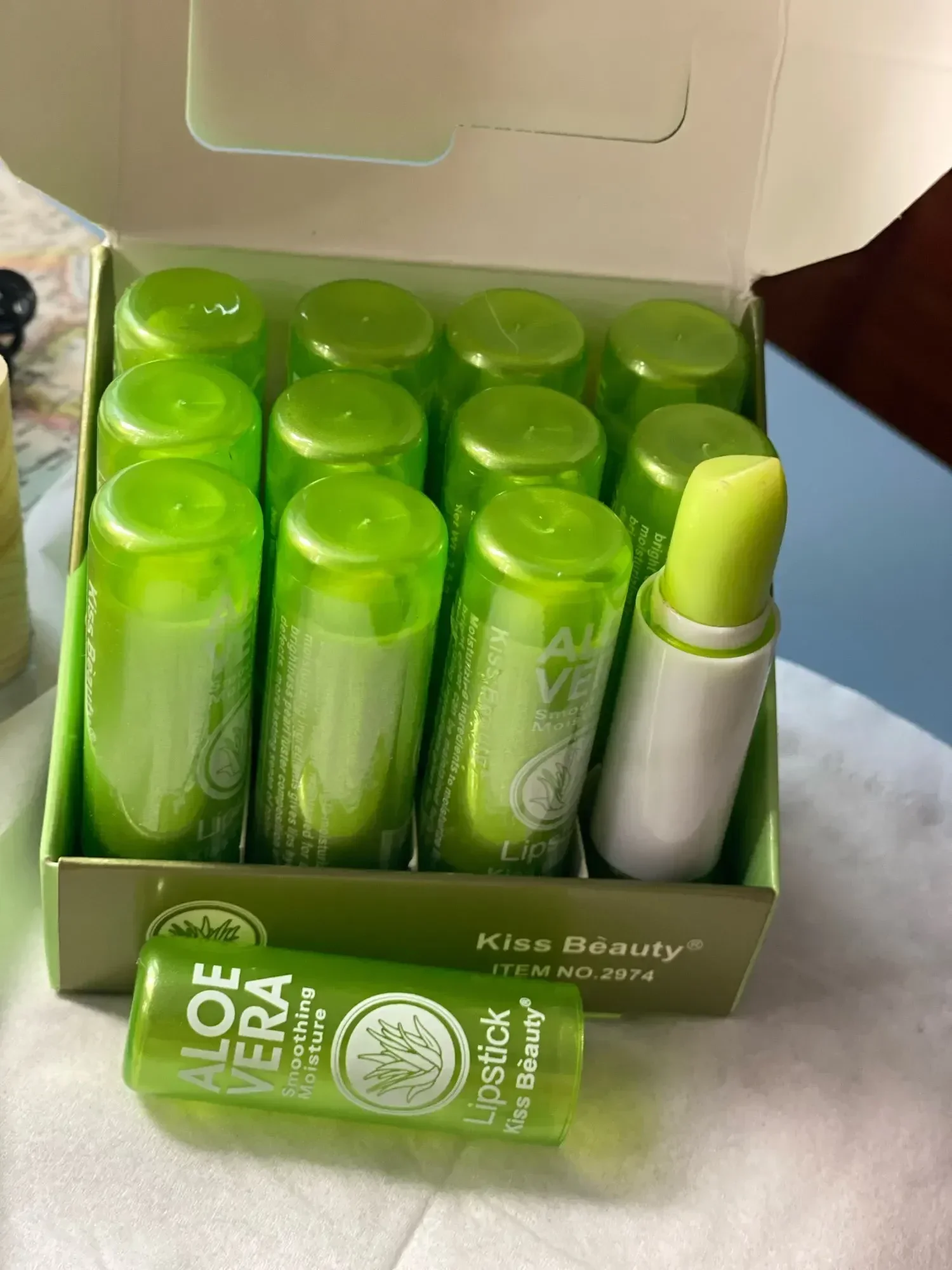 12 pçs/set aloe vera bálsamo labial compõem batom hidratante lipbalm maquiagem atacado cuidados com os lábios bonito bálsamo labial