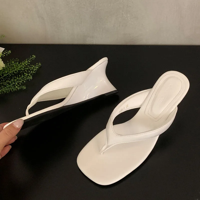 

2026 Summer Wedge Heel Flip Flops Slippers Beach Slides Clip Toe Beach Shoes Women Narrow Band Fashion Brand Sandals Footwear