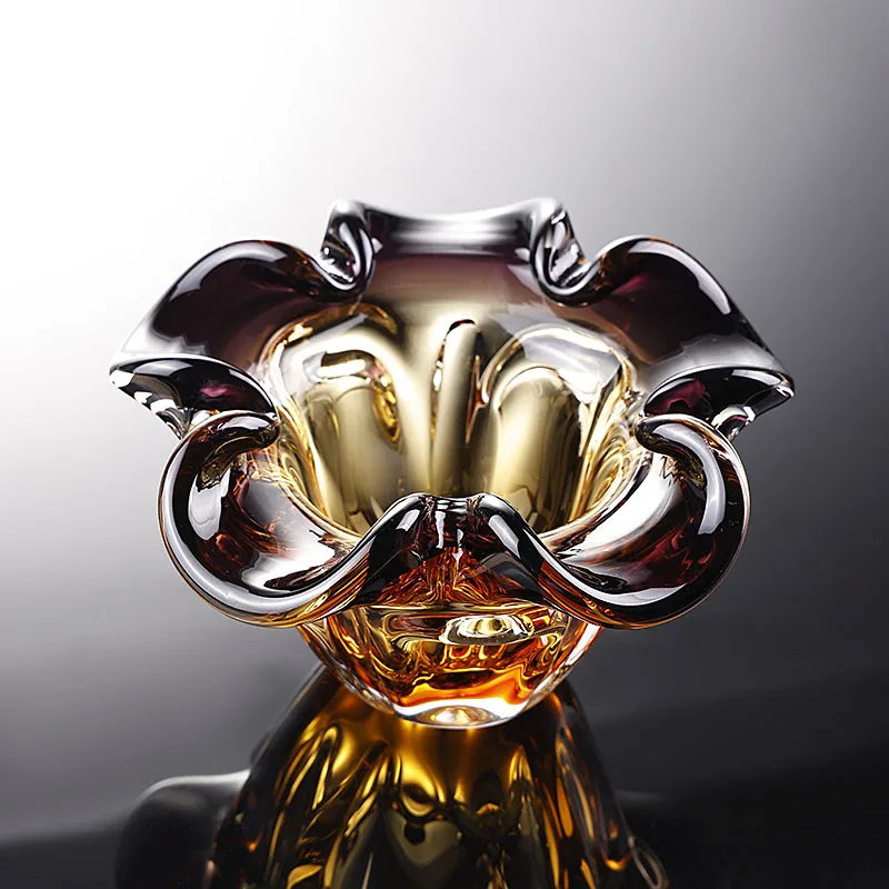 

New light luxury creative personality retro flower-shaped crystal glass ashtray, modern living room glass ashtray art