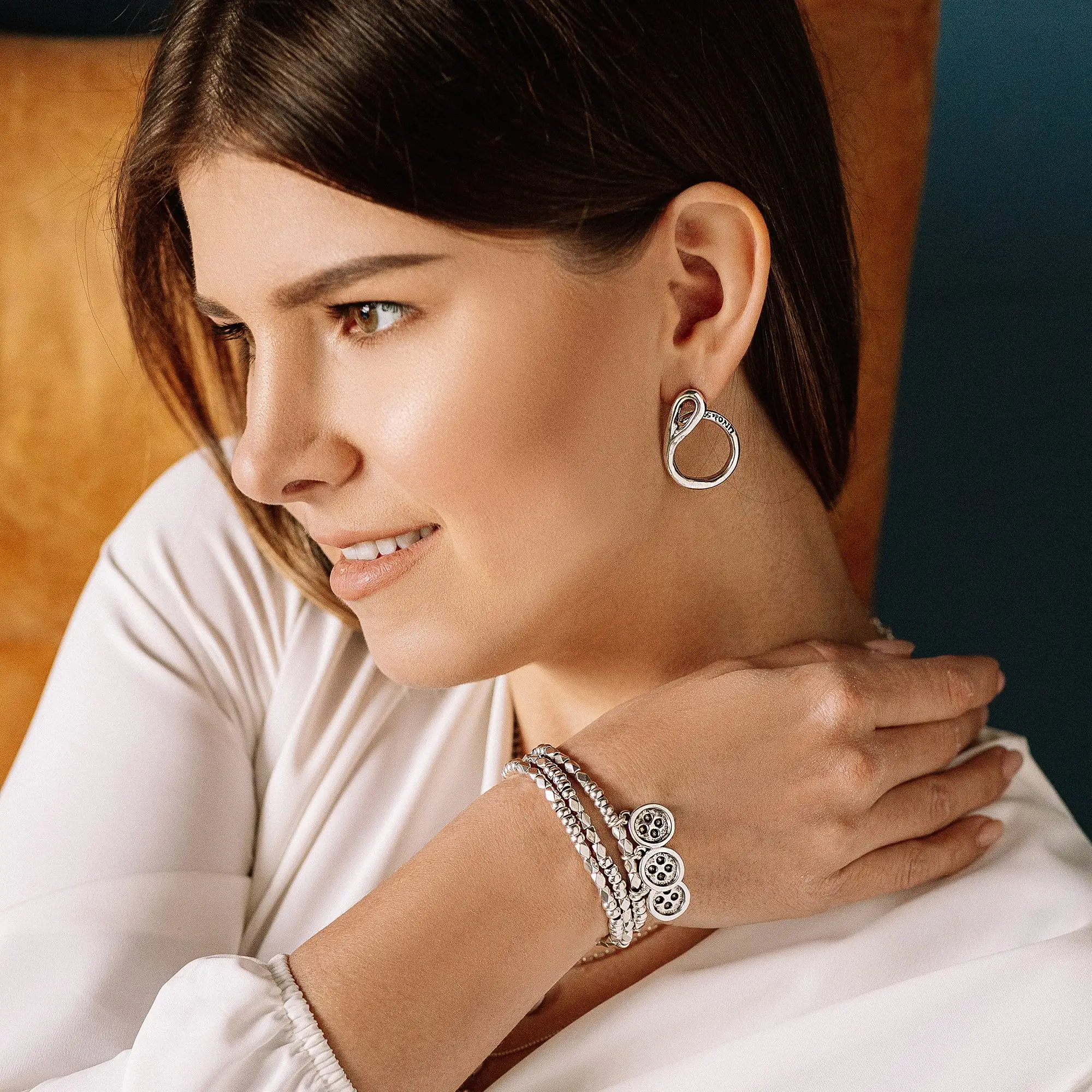 UNOde50 Silver & 18K Gold Bracelet - Trendy & Luxurious, Enhances Grace, Great Price