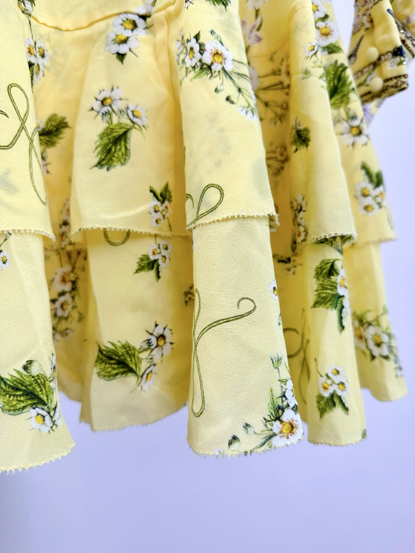 Robe superposée jaune pour femmes, imprimé floral, perles de cristal, col en v, manches longues, simple boutonnage, Mini Robe de vacances 100% soie