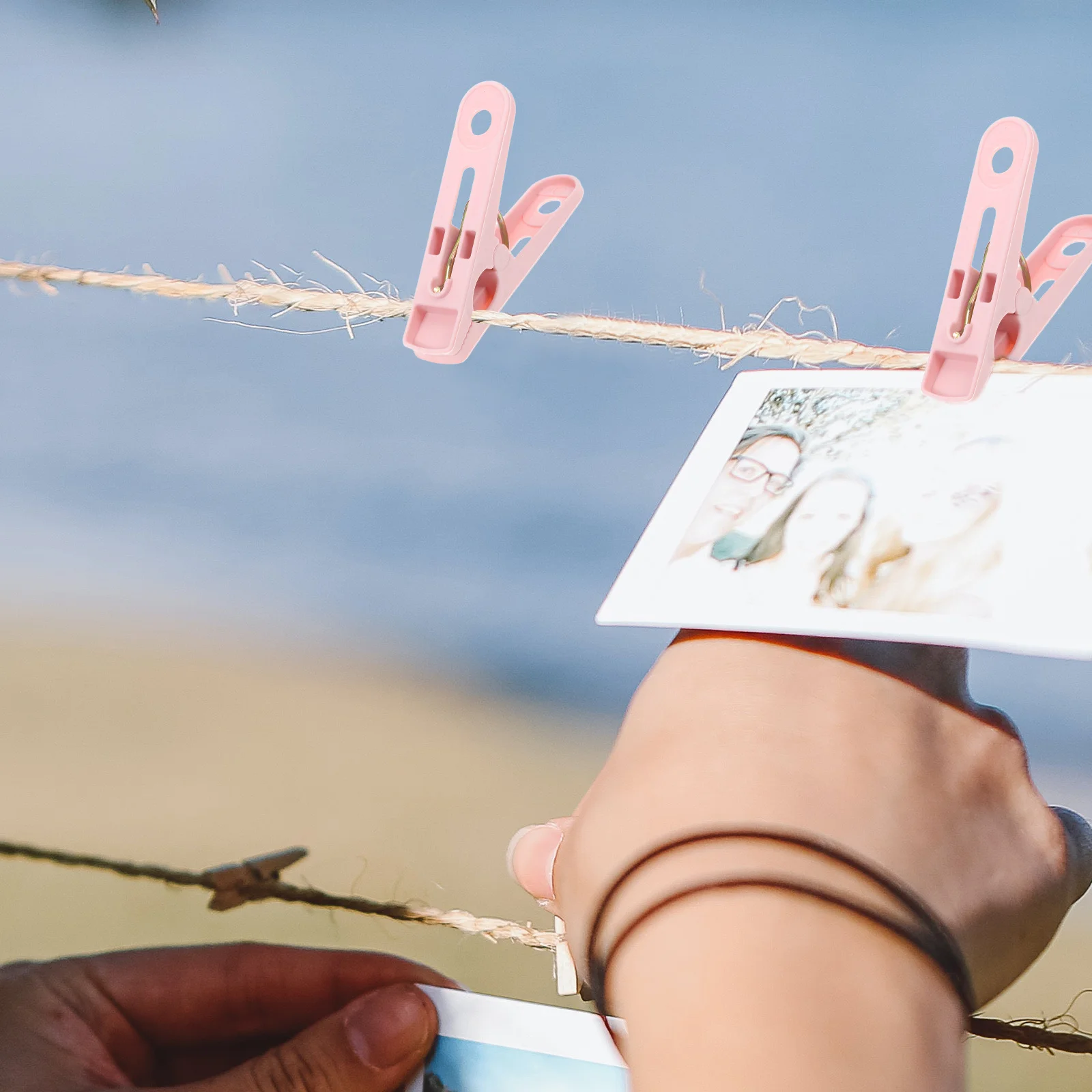 

30pcs Plastic Clothes Clips Heavy Duty Non-Slip Laundry Pegs For Quilt Towel Drying Outdoor Indoor Use Multi-Functional