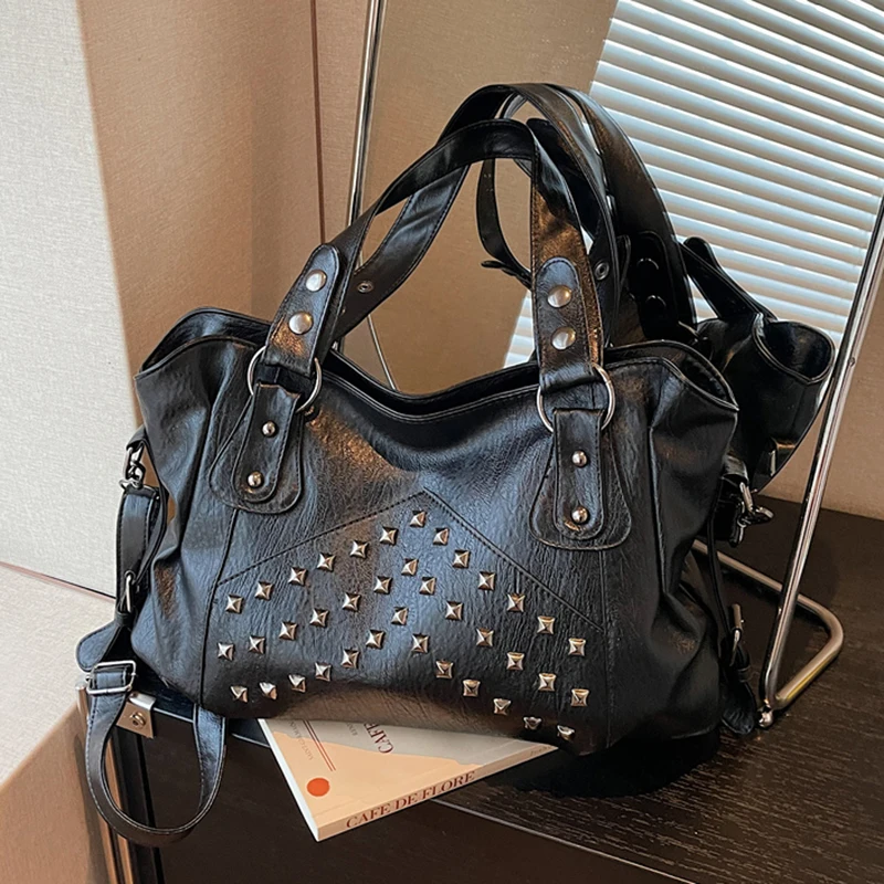 

Ретро-сумка через плечо для женщин, новинка 2026 года, с заклепками, вместительная дорожная сумка, модная сумка-тоут, сумка через плечо для повседневного использования