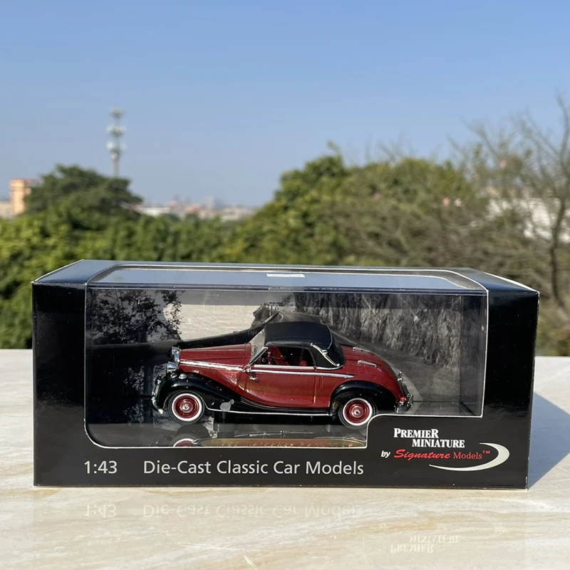 1/43 Classical Old Car Alloy Car Model Diecasts Metal Simulation Retro Vintage Car Model Vehicles Collection Childrens Toys Gift