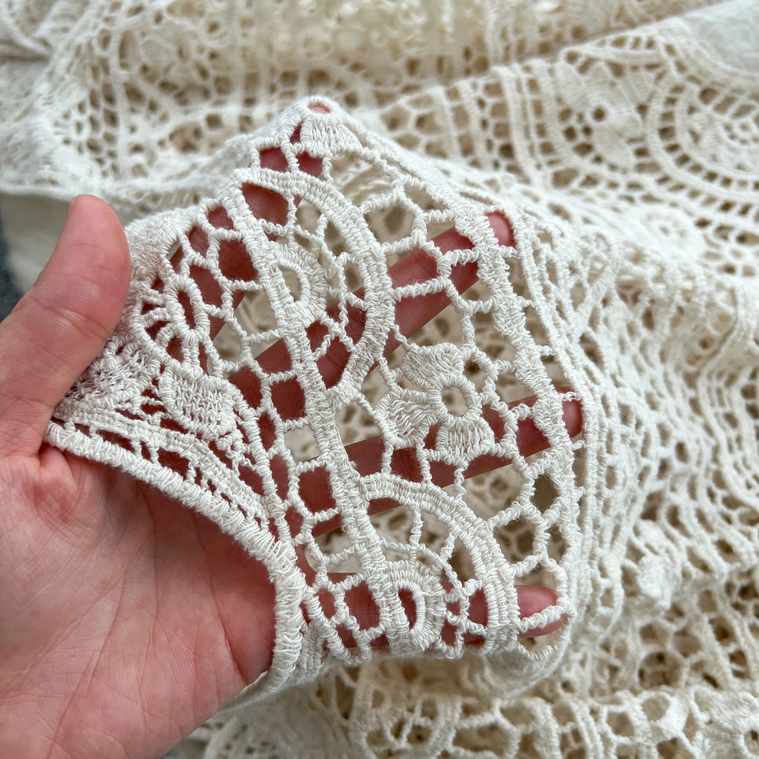 กระโปรงสไตล์ญี่ปุ่นเกาหลี ปักลายฉลุ ถักโครเชต์ เอวสูง ยืดหยุ่นดี เหมาะสำหรับวันหยุดพักผ่อน กระโปรงทรงเอ ความยาวปานกลาง