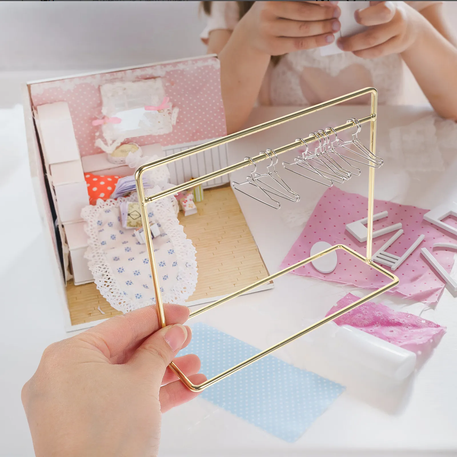 

1Set Mini Clothes Hanger Metal Garment Rack Sturdy Display Organizer for Mini House Storage Accessories Hanger