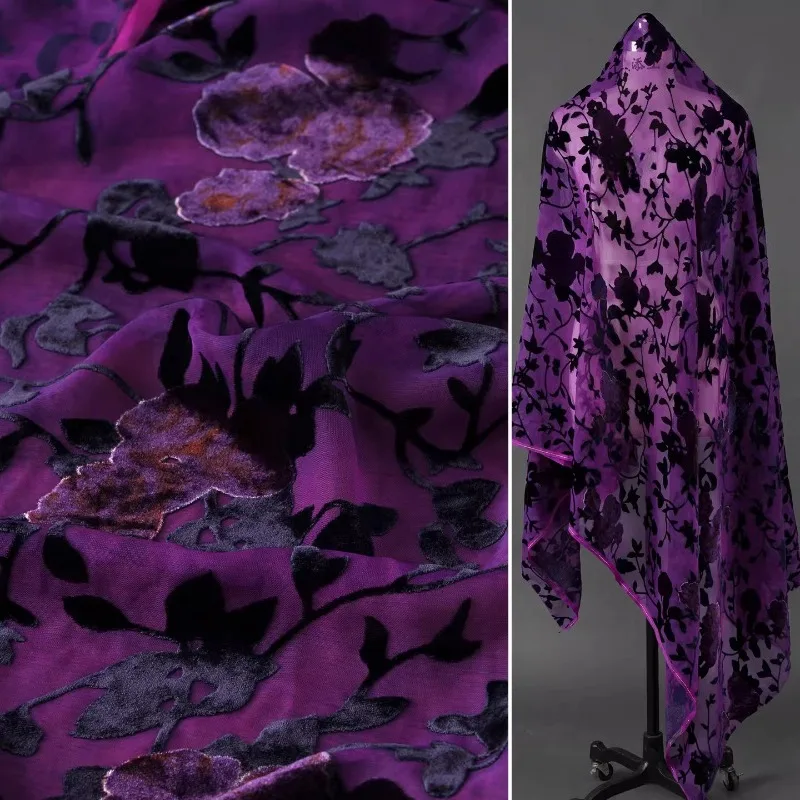 Tela de malla flocada con flores fucsia, flores tridimensionales, suave y agradable al tacto, tela china para cheongsam y Hanfu.