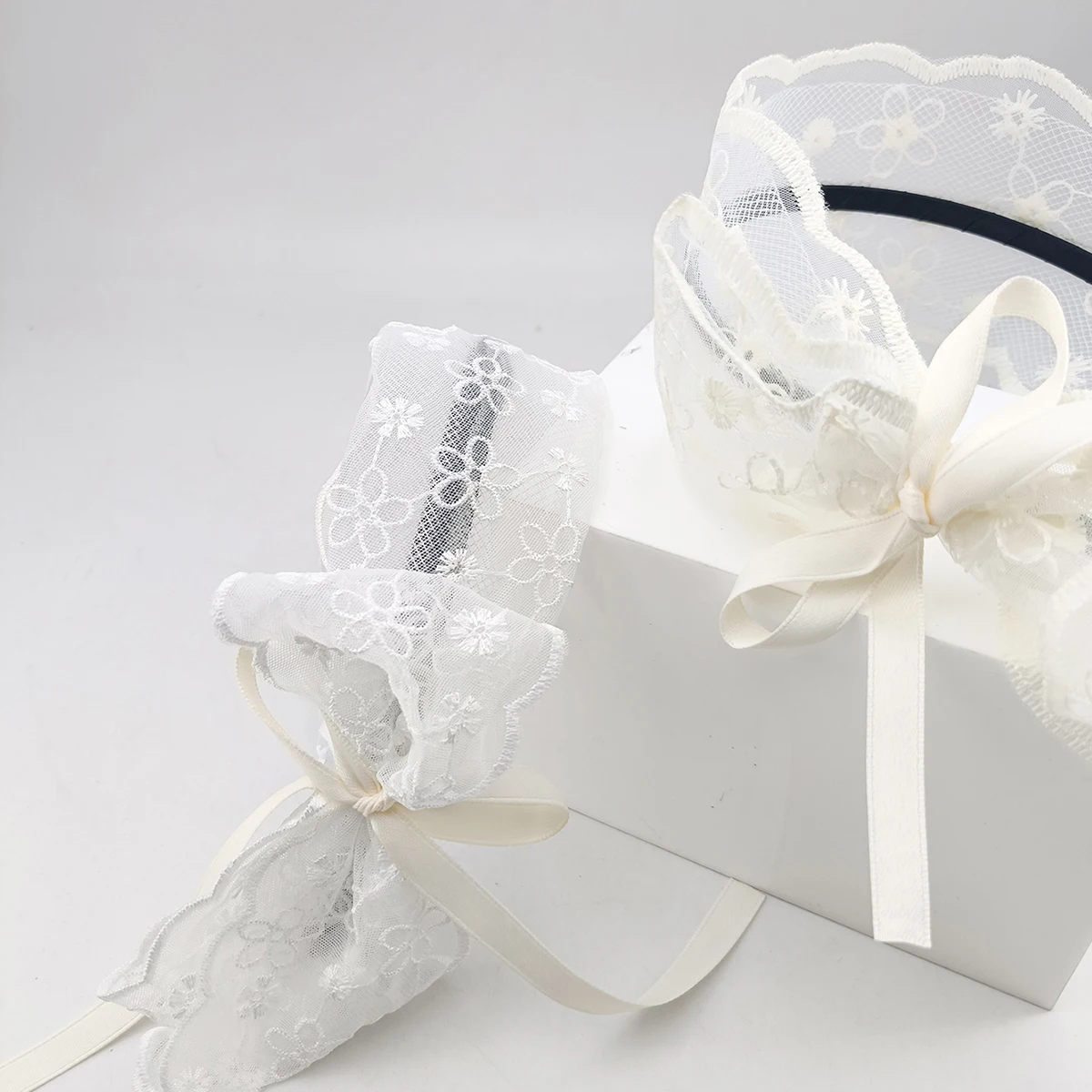 New Vintage Pastoral Lace Hair Band White Lace Bow Wrap Sweet Headband Elegant Embroidery Ribbon Headband Wedding Accessories - view 2