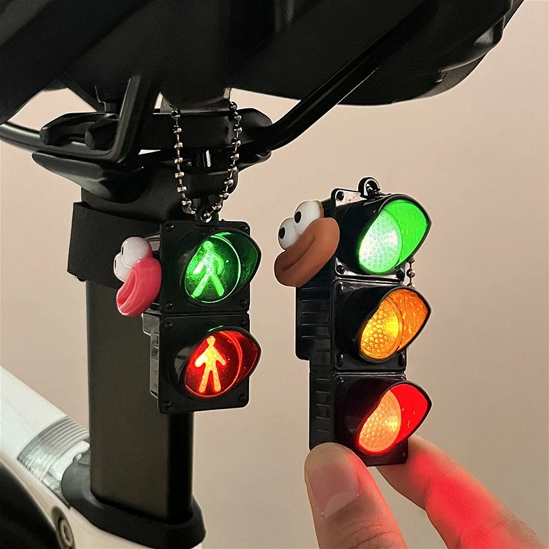 

Cartoon Cute Doll Traffic Light Keychain - LED Luminous Simulation Electronic Pendant Mini Bicycle Rear Light Pedestrian Toy