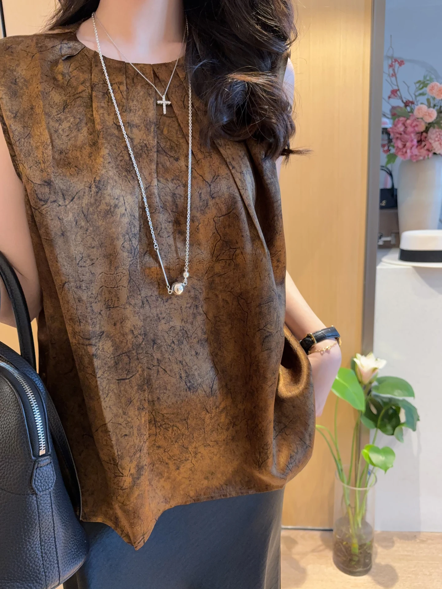 

Retro Gradient Crackled Acetate Vest Sleeveless Women's Shirt Chinese Style Design Breathable round Neck Loose Fit Daily Wear