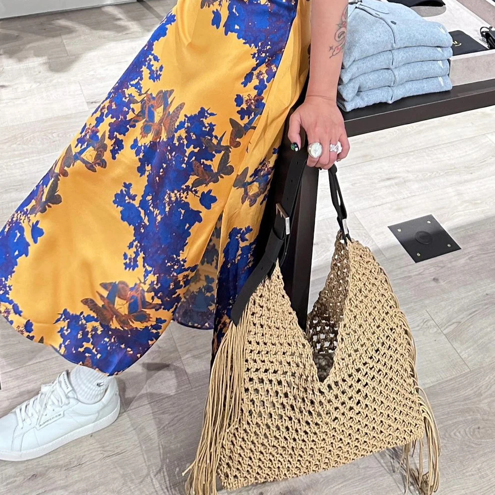 Hollow Out Hobos Bags For Women Luxury Designer Handbag Purse 2023 New To Weave Large Capacity Tassel Shoulder Straw Beach Bag