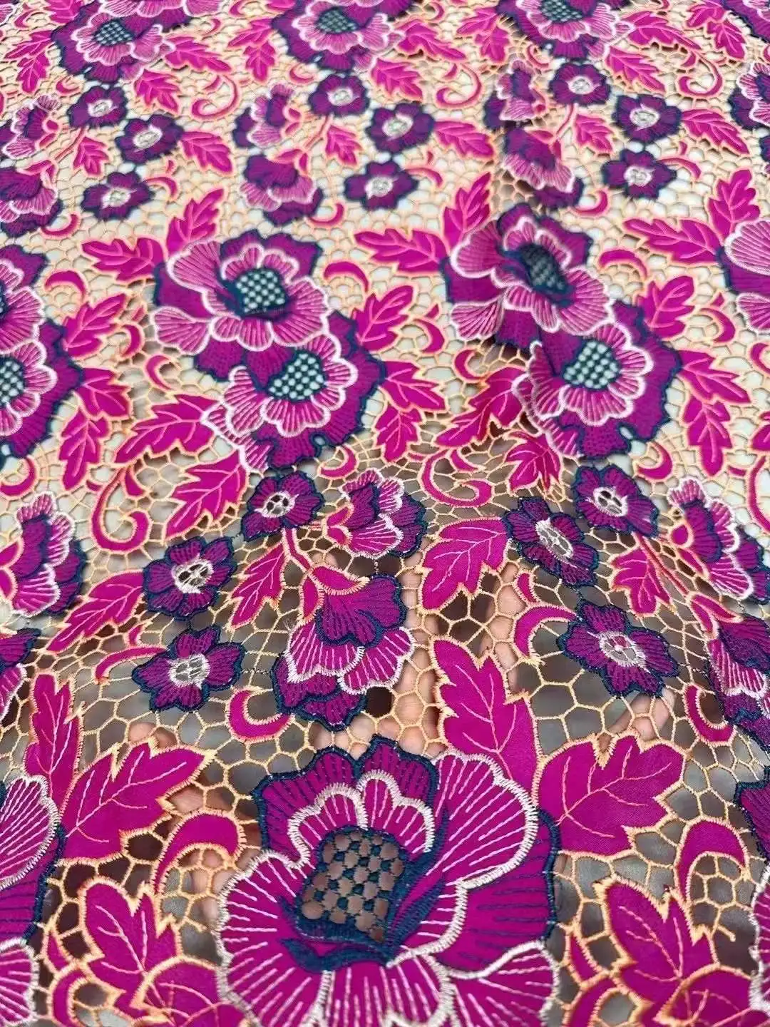 Kostenverkauf: Zarte, sehr weiche Baumwolle, Laserstickerei, hochwertiger Schweizer Spitzenstoff, Party-Abendkleid NN1568_R – Detail 10