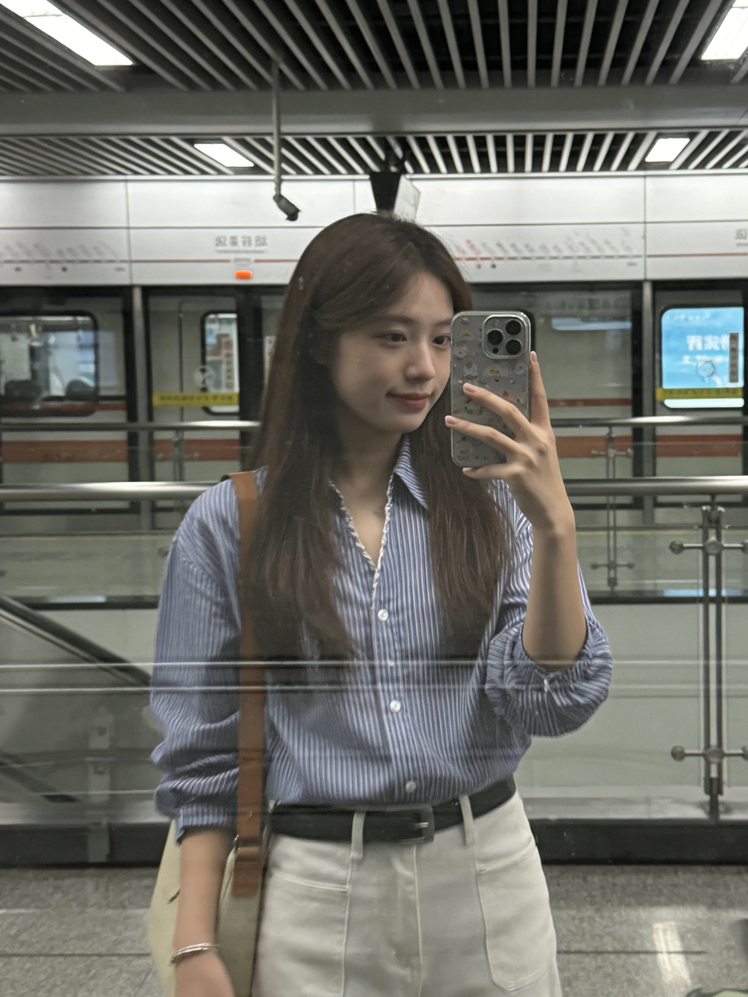 

Женская рубашка в корейском стиле с длинными рукавами, V-образным вырезом, в полоску, с кружевными вставками, осенняя модная ретро-модель, универсальный свободный повседневный топ