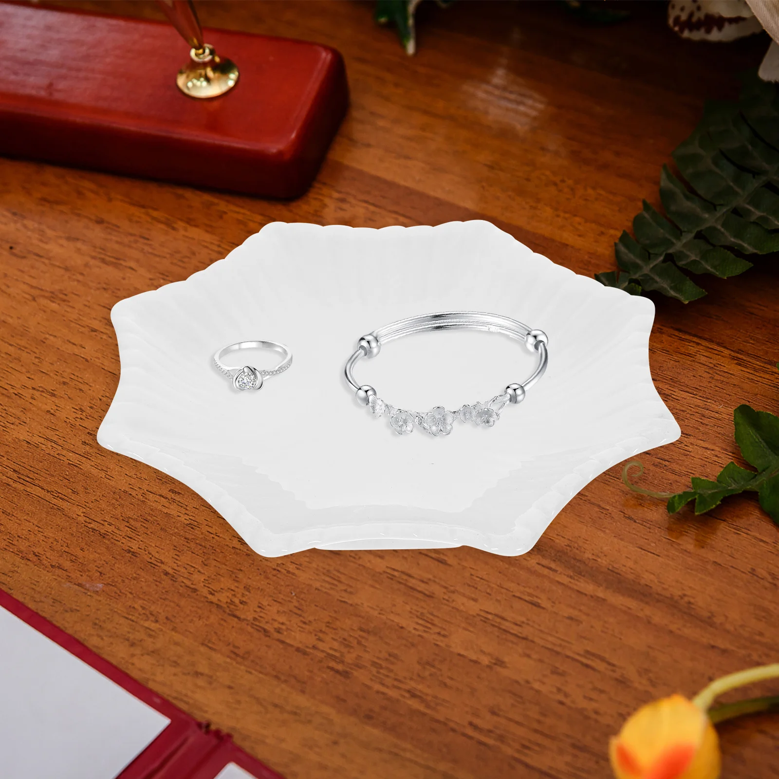 

Porcelain Jewelry Tray Creative Desktop Storage Organizer Elegant Ceramic Ring Holder Decorative Trinket Dish Jewelry Storage