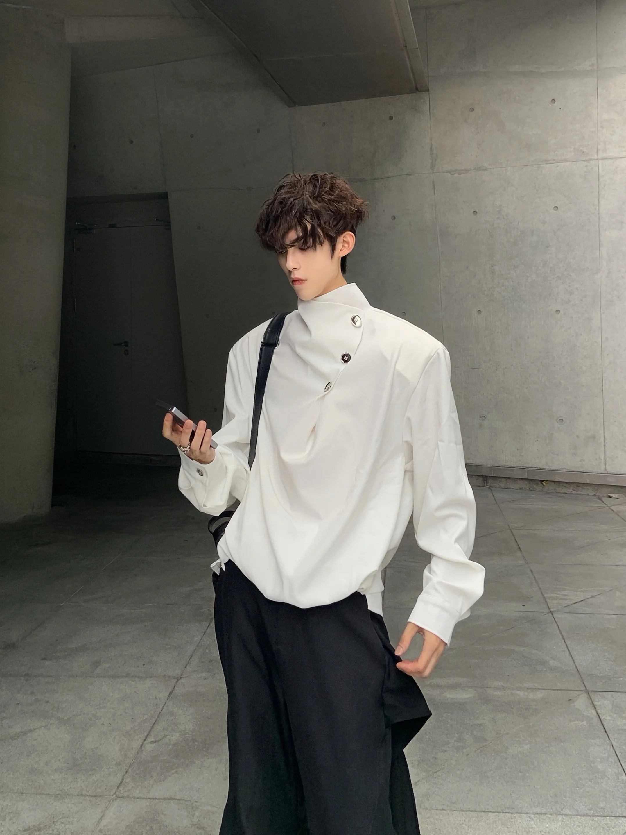 

HANYARTN Original Oversized oulder Padded Asymmetrical High Collar Scarf Collar Multi-Button Men's Casual Sle irt