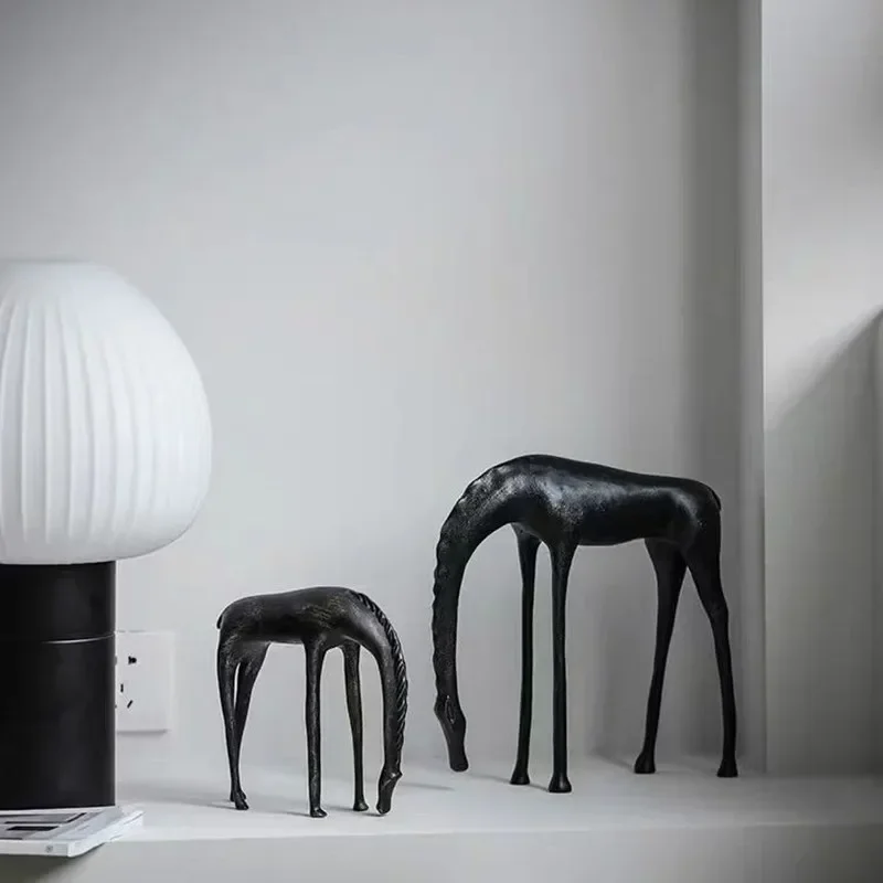 Black Cast Iron Abstract Horse and Deer Statue, Simulated Animal Model Sculpture, Office Desk Ornament, Modern Home Decoration